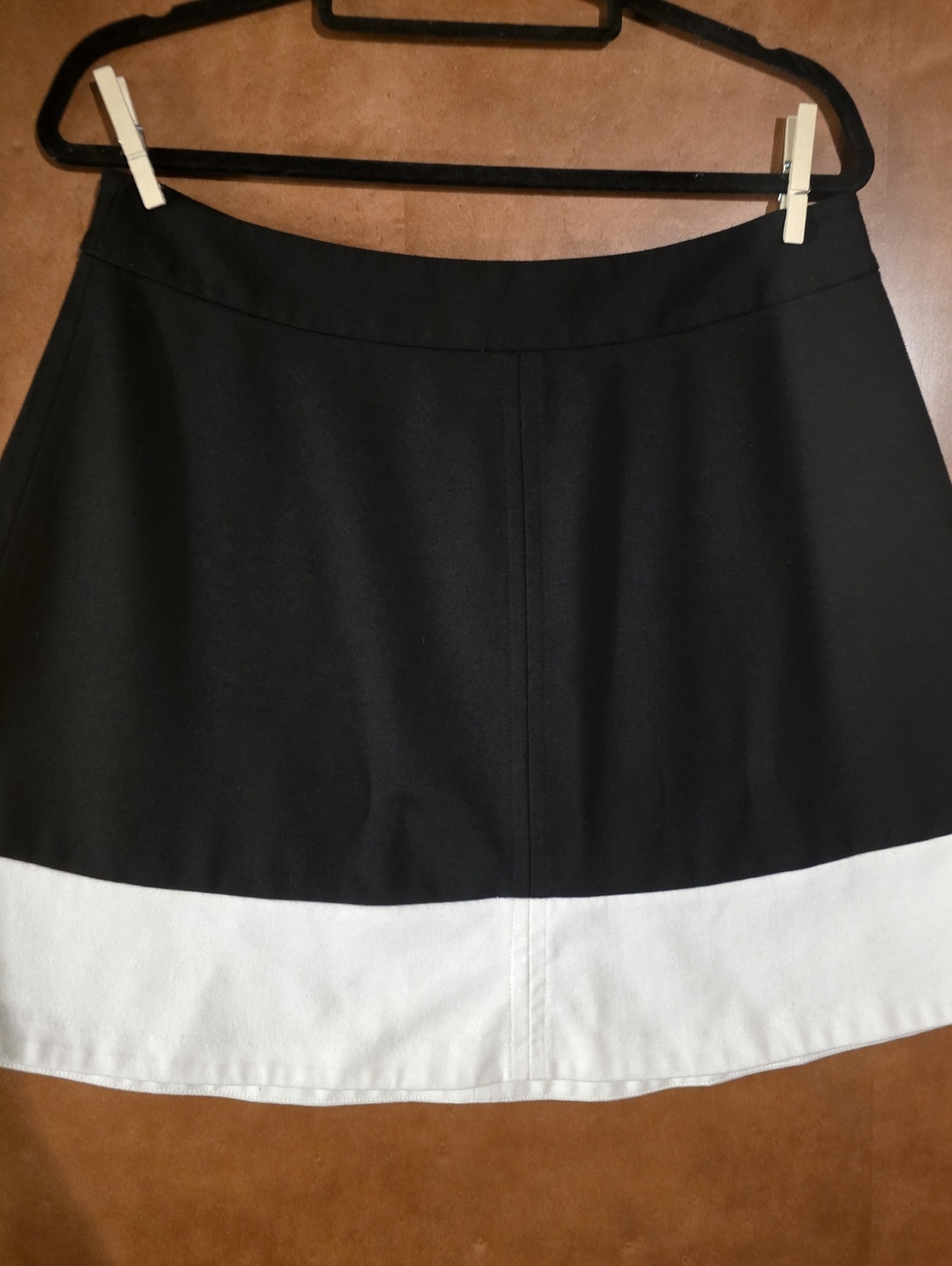 Ann Taylor LOFT Black and White Colorblock Flare Mini Skirt Zip-up Back Size 10